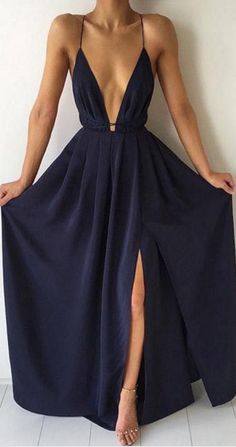 Vestido azul. Prom Dress For Teens, Split Prom Dresses, Navy Blue Prom Dresses, Prom Dresses 2016, Simple Prom Dress, Outfit Chic, Backless Prom Dresses, Dress Chiffon, Split Maxi Dress