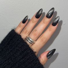 Glitter Nails Aesthetic, Eye Galaxy, Nails Cat Eye, Black Chrome Nails, Black Almond Nails, Black Halloween Nails, Black Nails With Glitter, Velvet Nails, Eye Nails