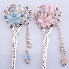 Find ideas๏ฟฝand inspiration for Chinese Traditional Flower Hairpin Classic Hair Stick Women Hanfu Hair Accs., Women's Accessories Hanfu Hair Accessories, Asian Accessories, Hanfu Hair, Cat Eye Stone, Flower Hairpin, Traditional Flower, Classic Hair, Fotografi Vintage, Cats Eye Stone