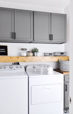 Do laundry in style in this Modern Farmhouse Laundry Room. Come see the transformation from builder grade to gorgeous on a low budget! Farmhouse Laundry