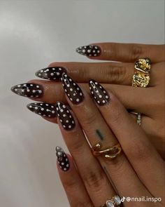 Silver Polka Dot Nails, Simple Nail Aesthetic, Cute Nail Gel Ideas, Brown Nails With Dots, Black With White Polka Dot Nails, Black And White Nails Polka Dots, Brown And White Polka Dot Nails, Brown Nails With White Polka Dots, Fun Pattern Nails