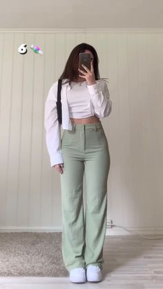 Cute Outdoor Date Outfits, Cute Girly Outfits Aesthetic Casual, California In April Outfits, Light Green Pants Outfit, Mia 3, Casual Day Outfits, Looks Street Style, Causual Outfits