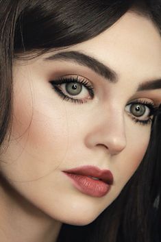 Makeup By Season, Victorian Makeup, Vampy Makeup, Doll Eye Makeup, Aria Montgomery, Spencer Hastings, Makeup Course, Doll Makeup, Gothic Makeup