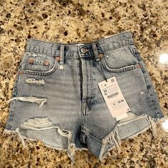 Zara Light Wash High Rise Denim Shorts In A Size 32/00 With Trendy Rips And Frays And Button/Zip Closure Ripped Jean Shorts Outfit, Summer Jean Shorts Outfit, High Wasted Jean Shorts, High Wasted Jeans, Jean Short Outfits, Summer Shorts Denim, Ripped Jean Shorts, Summer Shorts Outfits, Ripped Denim Shorts