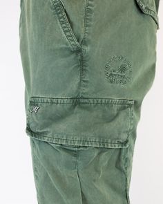 Gender: MenMaterial: 93% COTTON 7% ELASTANEColor: GREENMade in: ImportedProduct ID: 2PN2A2142CBE436076*Import tax/duty will be calculated at checkout (If applicable) Casual Green Bottoms With Welt Pockets, Casual Green Cargo Pants With Welt Pockets, Green Product, Top Designer Brands, High End Fashion, Exclusive Collection, Fashion Item, Tops Designs, Boutique