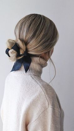 Chignon Simple, Easy Hairstyle Video, Trendy We Fryzurach, Wedding Hairstyles Bridesmaid, Makeup Tip, Fall Hair Trends, Ribbon Hairstyle, 4c Hair, Half Up Hair