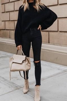 Every Day Outfits Winter, Casual Black Outfits Winter, Casual Black Winter Outfits, Effortless Outfits Fall, Womens Black Outfits Casual, Casual Outfits Black, All Black Outfit Casual Winter Style, Winter Casual Chic Outfit For Women, Women’s Black Outfit