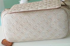 Description L.V Neverfull MM Monogram Empreinte Pale Beige For Women, Shoulder and Crossbody Bags 12.2in/31cm LV M46231 Rep 1:1 Size: 12.2 x 11 x 5.5 inches / 31 x 28 x 14 cm (Length x Height x Width) The Summer Stardust animation brings a shimmering effect to the embossed Monogram Empreinte of this Neverfull MM carryall. Roomy but lightweight, its side laces cinch for a sleeker allure or loosen for a more casual feel. The handles slip comfortably over the shoulder or arm. Pale Beige Sprayed and Lv Neverfull Mm, Pale Beige, Lv Neverfull, Mm Monogram, Neverfull Mm Monogram, Louis Vuitton Neverfull Mm, Neverfull Mm, Branded Handbags, Luxury Accessories