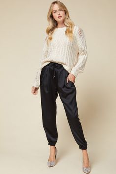 Fall Joggers Outfit Dressy, Black Joggers Outfit Dressy, Dressy Jogger Pants Outfit, Black Satin Pants Outfit