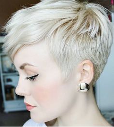 Undercut pixie More Haircut Pixie, Pixie Undercut, Ideas Haircut, Top Hairstyles, Sassy Hair, Haircut And Color, Short Pixie Haircuts, Short Haircut, Short Blonde