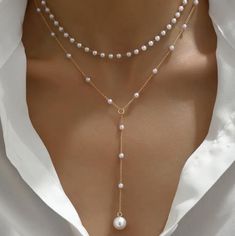 This elegant gold layered pearl necklace combines sophistication and timeless charm, perfect for both everyday wear and special occasions. Featuring a delicate string of pearls on the top layer and evenly spaced pearls along a gold chain in a graceful Y lariat design, this necklace adds a touch of refinement to any outfit. Whether paired with a crisp white blouse or an evening dress, it enhances your style effortlessly. Each detail is meticulously crafted, offering a modern yet classic design th Pearl Layered Necklace, Layered Pearl Necklace, Pearl Chain Necklace, Golden Necklace, Necklace Elegant, String Of Pearls, Pearls Necklace, Pearl Design, Beautiful Rose Flowers