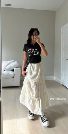 Spring Dress Up Outfits, Big Busted Petite Outfits, Maxi Skirt Outfit With Sweater, Style Inspo Grunge, Long Skirt Small Top Aesthetic, Grunge Outfits Maxi Skirt, Grunge Skirt Outfit Summer, White Skirt Casual Outfit, Tee Shirt With Skirt Outfit