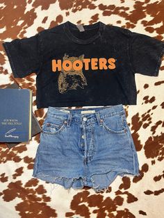 Hooters Vintage Crop Top - 100% cotton - Made in U.S.A. - Ships in 1-3 Days! - High quality print! - Minimal Shrinkage and ink used for print will not fade in dryer! - Message me with questions! Graphic Tees For Women, Vintage Crop Tops, Cropped Tops, Cropped Tube Top, Top Cute, Tees For Women, Vintage Shirt, Girly Outfits, Crop Tshirt