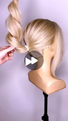 ▷▷homecoming hairstyles for medium length, homecoming hair down, homecoming hairstyles easy, homecoming hairstyles half up half down..!! Easy Hair Up, Easy Updos For Medium Hair, Easy Updos For Long Hair, Updo Hairstyles Tutorials, Hair Updos Tutorials, Easy Updo Hairstyles, Simple Prom Hair, Hair Upstyles, Long Hair Tutorial