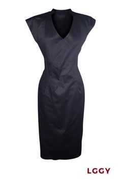 This timeless jewel neck midi dress is the perfect article of clothing to always have in your closet. Perfect for dress up in the day or evening. Add a wrap, blazer, jacket, duster cardigan for the cooler seasons or wear alone in spring and summer. Made for tall women this close-fitting midi design is available in black aor black red. #tallgirl #tallwomen #womensfashion #mididress Tall Female, Tall Girl Outfits, Midi Design, Wrap Blazer, Tall Girl Fashion, Clothing For Tall Women, Tall Fashion, Duster Cardigan, Flowy Blouse