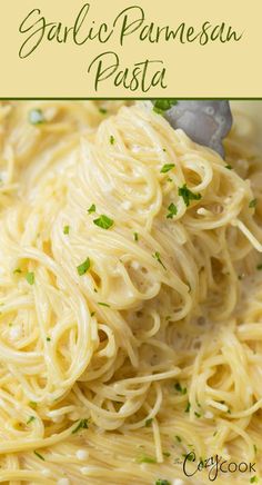 garlic parmesan pasta with a white creamy sauce Rainy Day Food Ideas, Garlic Parmesan Pasta, Pasta Side Dishes, Pasta Sides, Parmesan Pasta, Pasta Dinners, Pasta Dinner Recipes, Tasty Pasta, Easy Pasta Recipes