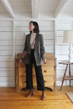 16 WINTER WORKWEAR OUTFIT IDEAS Winter Office Outfits Women, Smart Casual Winter, Casual Fashion Outfits, Therapist Outfit, Fashion Outfits Spring, Winter Office Outfit, Winter Business Outfits, Business Casual Outfits Winter, Fashion Outfits Winter