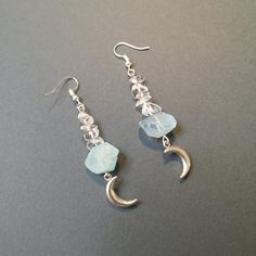 Blue Aura quartz, clear quartz and moon earrings - The French Witch shop Crystal Earrings Diy, Blue Aura Quartz, Blue Aura, Witch Shop, Handmade Crystal Jewelry, Diy Earring, Blue Accessories, Diy Wire Jewelry, Earrings Inspiration