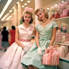 1950s High School Fashion, 50s Teen Fashion, 1950s Teen Fashion, 1950s Photoshoot, 50s Teenagers, 1950s Style Pink Daywear Dresses, 1950s Fashion Dresses, Vintage Clothes Women