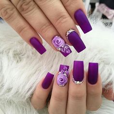 Floral Nail Design, Elegant Touch Nails, Fancy Nail Art, Animal Tattoo Ideas, New Nail Art Design, Purple Nail Art, Purple Acrylic Nails, Romantic Nails, Pink Manicure