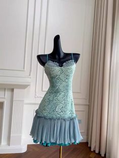 Turquoise Outfit Aesthetic, Water Themed Outfits, Unique Hoco Dresses, Tulle Prom Dress, Glam Dresses