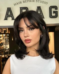 Short Hair Blowout, Chubby Face Haircuts, Hairstyle For Chubby Face, Layered Haircuts For Medium Hair, Bangs With Medium Hair, Blowout Hair, Round Face Haircuts, Haircuts For Medium Hair, Short Hair With Bangs