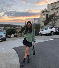 doc martens skirt outfit inspo Jadon Dr Martens Outfit, Jadon Dr Martens, Platform Doc Martens, Coat Outfit Casual, Doc Martens Outfits, Martens Outfit, Dr Martens Outfit