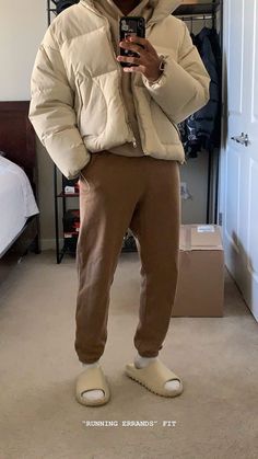 Nyc Style Outfits Men, Tan Mens Outfits, Nyc Outfits Men Street Styles, Tan Sweatpants Outfit Men, W Fits Men, Beige Mens Outfits, Nice Fits For Men, Cozy Winter Outfits Men, Cozy Streetwear Men