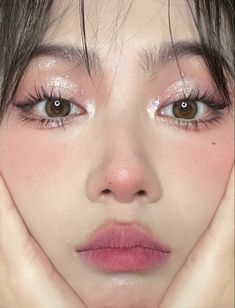 Make Up Ideas Natural Korean, Make Up Looks Douyin, Erica Titus Makeup, Soft Girl Eye Makeup, Subtle Douyin Makeup, Makeup Ulzzang Korean, Makeup Inspo Douyin, Korean Makeup For Non Asian, Pink Douyin Makeup Brown Skin