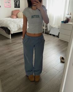 #brandymelville #uggs #grey #blue #sweatpants Ways To Style Grey Sweatpants, Light Grey Long Sleeve Shirt Outfit, Different Styles Names, Sweatpants Outfit School, Comfy But Cute Outfits For School, Cute Uggs Outfits, Salish Matter Outfits, Sweatpants Outfit Grey, Light Blue Sweatpants Outfit