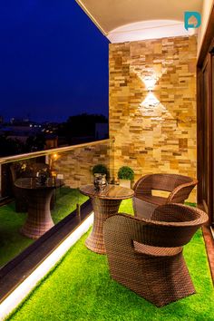 Outdoor Balcony Furniture Ideas Outdoor Balcony Furniture, Klein Balkon Decor, Balcon Mic, Balkon Decor, Balcony Design Ideas, Balcony Flooring, Small Balcony Garden, Modern Balcony, Terrace Garden Design