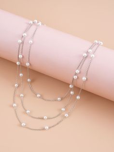 Layered faux pearl necklace. Minimalist Wedding Jewelry, Layered Pearl Necklace, Kpop Diy, Layered Necklaces Silver, Pearl Decor, Party Necklace, Chain Choker Necklace, Collars For Women, Faux Pearl Necklace