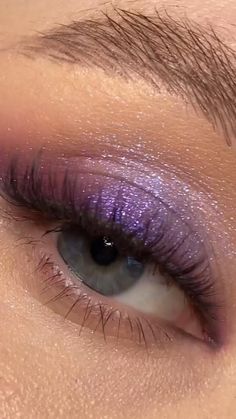 😍Aprende el hermoso arte de maquillarte en 2022 | Maquillaje de ojos encapuchados, Maquillaje de ojos ligero, Diseños de maquillaje de ojos Red Nail Designs For Prom, Nail Designs For Prom, Rapunzel Makeup, Purple Makeup Looks, Makeup Ojos, Purple Eye Makeup