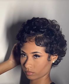 Curly Ear Length Hair, 3c Pixie Cut, Short Curly Cuts Natural Curls, Mushroom Cut Black Women, 90s Pixie Cut Black Women, Finger Waves Short Hair, Short Natural Curly Hair, Curly Pixie Haircuts, Haircut Inspo