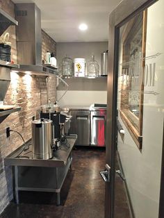 the kitchen is clean and ready to be used as a coffee bar or restaurantette