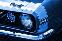 the front end of an old blue mustang