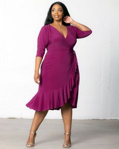 African American woman in burgundy red cocktail dress September Wedding Guest, September Wedding Guest Dress, Wedding Guest Dress Plus Size, Robes D'occasion, Plus Size Elegant, Cheap Homecoming Dresses, Affordable Wedding Dresses, Cocktail Gowns