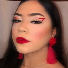 Fun Red Makeup Looks, Red Graphic Makeup, Minimalist Graphic Liner, Makeup Looks Graphic Liner, Red Eyeliner Looks, Green Graphic Liner, Red Graphic Liner, Black Graphic Liner, Graphic Liner Ideas