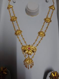 Bengali Gold Necklace Designs, Bengali Jewellery Traditional, Bengali Gold Jewellery, Muslim Jewellery, Bengali Jewellery, Bridal Necklace Designs, New Gold Jewellery Designs, Bridal Jewelry Vintage, Fancy Jewelry Necklace