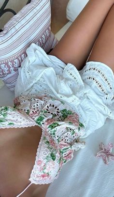 Dress spring garden picnic aesthetic inspo summer Bride Era, Cute Vacation Outfits, Mode Crochet, Spring Fever, Italian Outfits, Stockholm Fashion, Summer Photos, European Summer