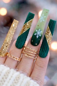 Winter Gel Nails, Christmas Nail Designs Acrylic, Nail Noel, Nail Art Noel, Cute Christmas Nails, Sweater Nails, Nails Design With Rhinestones, Nail Candy, Christmas Nails Acrylic