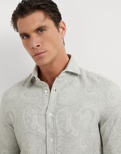 Paisley jacquard flannel easy fit shirt with spread collar The Jacquard Paisley pattern provides this flannel shirt with a dynamic touch, combining classic yet versatile style. Defined by its regular, rather straight lines, the easy fit has a slightly shorter length than other fits, making it perfect to wear over trousers for a casual look. Shirt For Man, Jacquard Loom, Jacquard Shirt, Straight Lines, Eyewear Womens, Boutique Online, Pearl Grey, Poplin Shirt, Pearl Buttons