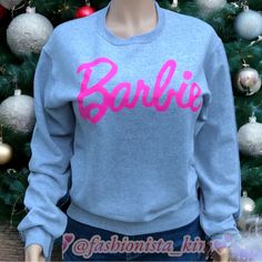 Gray Barbie Sweatshirt With Barbie Logo New With Tags You'll Love The Fit And Feel Of This Women’s Barbie Classic Logo Sweatshirt. Features Crewneck Long Sleeve Fabric & Care Cotton, Polyester Machine Wash Search My Closet For More Fun Items Like: Barbiecore , Trending Tiktok Viral Stuff , Barbie Crocs , Barbie Jersey , Barbie T-Shirt , Barbie Hoodie , Come On Barbie Let’s Go Party , Barbie You Can Be Anything ! , Disney T-Shirts , Carebears , Spongebob , Snoopy , Graphic Tees , Scooby Doo , Car Pink Long Sleeve Slogan Top, Pink Long Sleeve Top With Letter Print, Pink Long Sleeve Top With Slogan, Pink Long Sleeve Tops With Letter Print, Trendy Pink Sweater With Letter Print, Pink Long Sleeve T-shirt With Text Print, Pink Letter Print Top For Winter, Winter Pink Top With Letter Print, Trendy Pink Sweater With Graphic Print