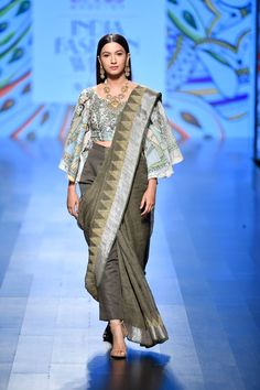 Nirmooha by Prreeti Jaiin Nainutia at Lotus Make-Up India Fashion Week spring/summer 2019 Embroidery Designs Indian, Desi Outfits, India Fashion Week, Fashion Couture, Couture Week, Fashion Dresses Casual, Saree Look, India Fashion, Indian Designer Wear