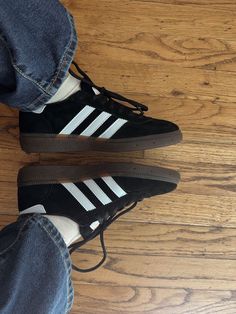 Adidas Classic Shoes, Black Shoes Outfit, Black Adidas Shoes, Adidas White Shoes, Black Shoes Sneakers, Staple Shoes, Samba Shoes, Adidas Retro