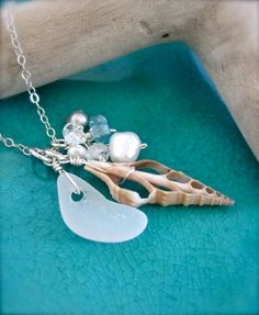 Hawaiian Crafts, Beach Necklace, Hawaiian Jewelry, Sea Glass Beach, Beach Necklaces, Beaded Jewels, Shell Beach, Seaside Wedding