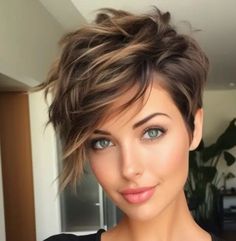 Uneven Pixie Haircut, Autumn Pixie Hair Color, Chic Short Hair, Short Hair Pixie Cuts, Short Hair Trends, Pixie Haircut For Thick Hair