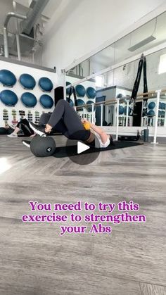 a woman doing an exercise on a skateboard with the caption you need to try this exercise to straighten your abs