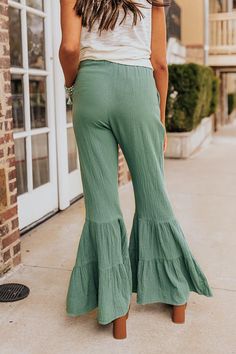 – Arrive in total confidence in our fun pants – Lightweight, unlined polyester material with sublet gathered detail – Elastic waistline – Hidden side pockets – Relaxed tiered pants silhouette that falls into straight flared hemlines Tiered Pants, Pants Silhouette, Fun Pants, High Waist Pants, Waist Pants, High Waisted Pants, Polyester Material, High Waist, High Waisted