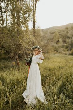 "This beautiful handcraftet flower crown is made of a gorgeous mixture of dollar eucalyptus and added blueberries. It's secured with a ivory tulle ribbon in the back. It can be customized as a adjustable flower crown halo (as seen in picture) or closed flower crown. Perfect for your upcoming photo shoot, special accessory for your wedding simply to spice up your festival outfit. Matching bouquet: https://www.etsy.com/listing/701806268/burgundy-eucalyptus-bridal-bouquet-boho?ref=shop_home_active_ Festival Outfit Matching, Halo Wedding Hair, Eucalyptus Flower Crown, Burgundy Eucalyptus, Closed Flower, Crown Pictures, Eucalyptus Flower, Crown Halo, Tulle Ribbon